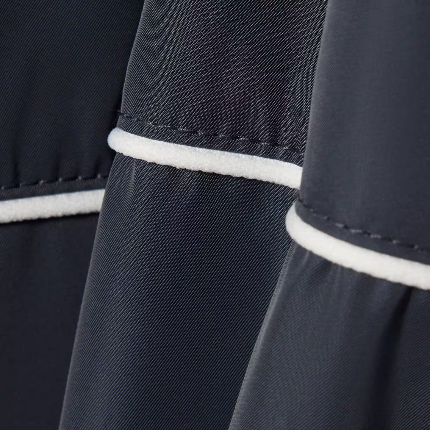 Veste de survêtement imperméable avec bordure contrastante