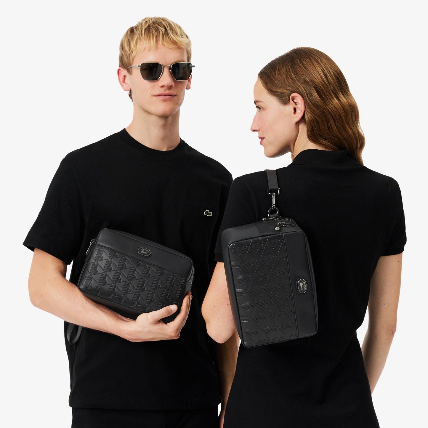 Pochette en cuir siglée