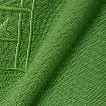 Polo en petit piqué avec broderies, coupe classique